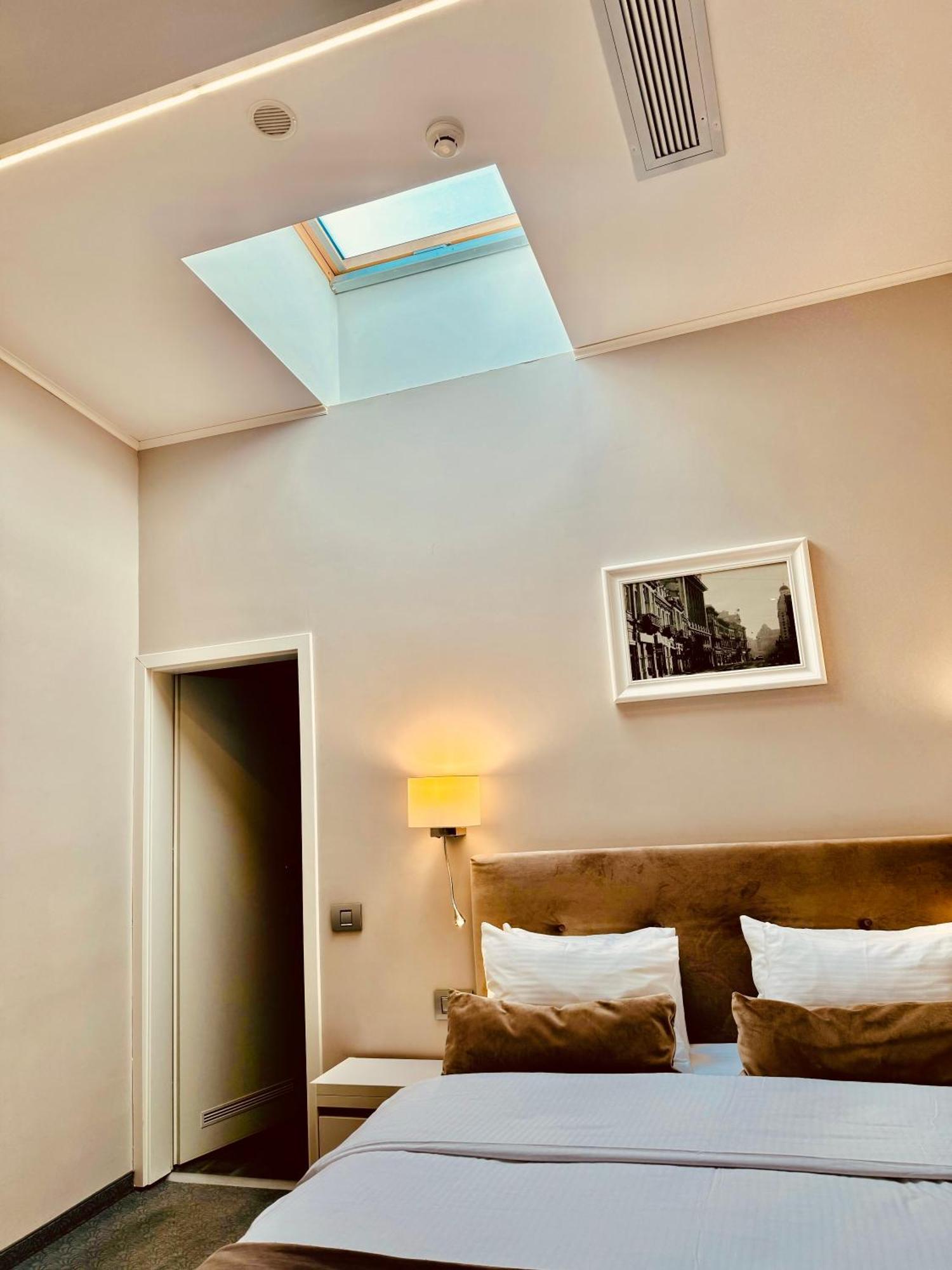 New Era Hotel Old Town Bucharest Parking With Fee Nearby Ngoại thất bức ảnh